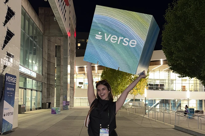 crosby-holding-verse-box