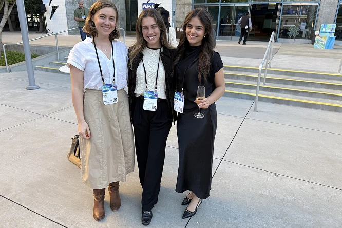 talented-women-of-verge-posing